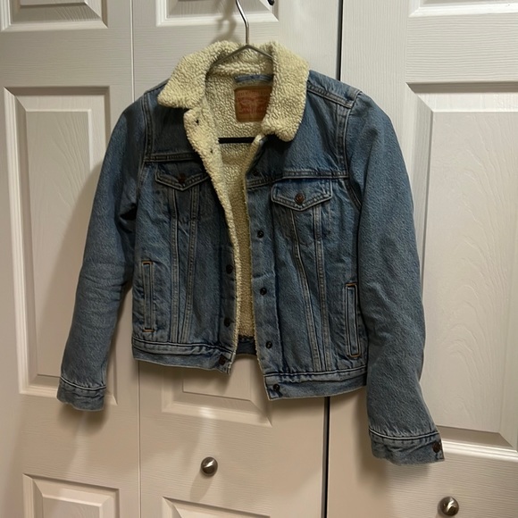 Levi’s Sherpa Jean Jacket - Picture 1 of 3